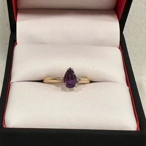 Amethyst purple ring!  Elegant 14k Gold Ring with Diamond accents size 7!